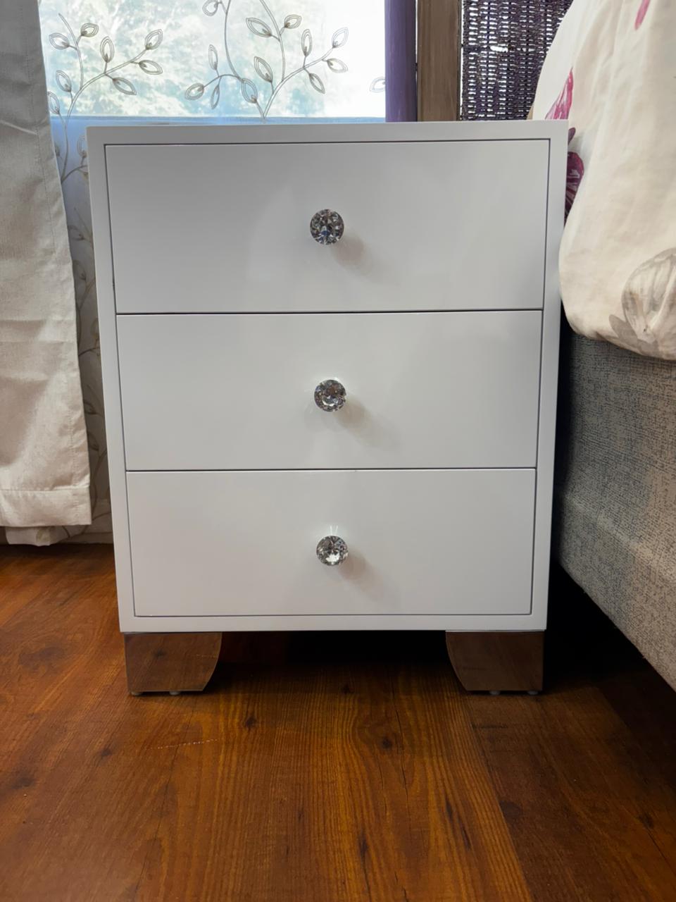 3 Drawer Bedside Table – Modern Storage Side Unit (Minimal Design)