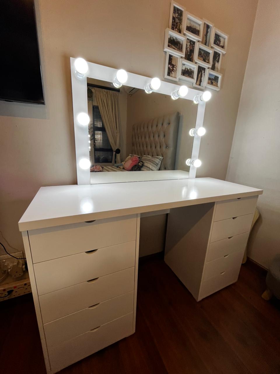 Moon Drawer Vanity Set (10 Drawer) with LED Mirror